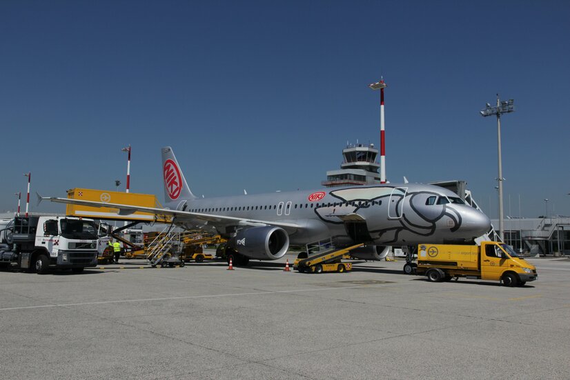 A320 der Niki bei der Vorfeldabfertigung | © Linz Airport
