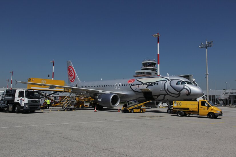 A320 der Niki bei der Vorfeldabfertigung | © Linz Airport A320 der Niki bei der Vorfeldabfertigung | © Linz Airport