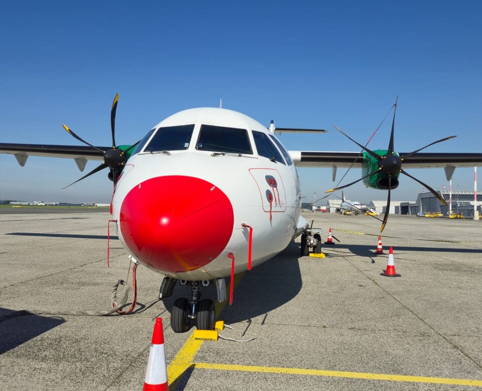 ATR72 von DAT mit roter "Nase" | © Linz Airport