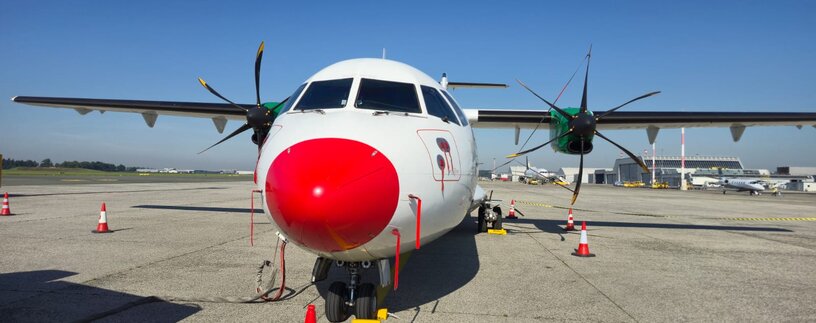 ATR72 von DAT mit roter "Nase" | © Linz Airport