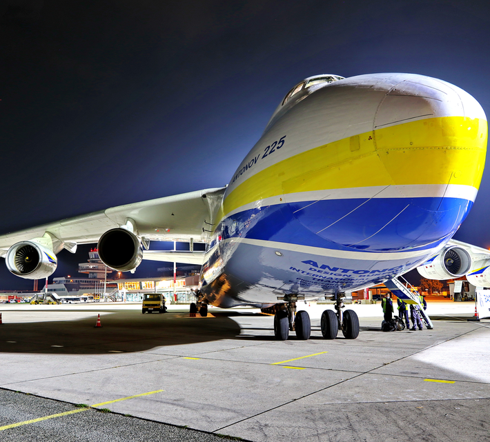 An225 von vorne bei Nacht | © Linz Airport