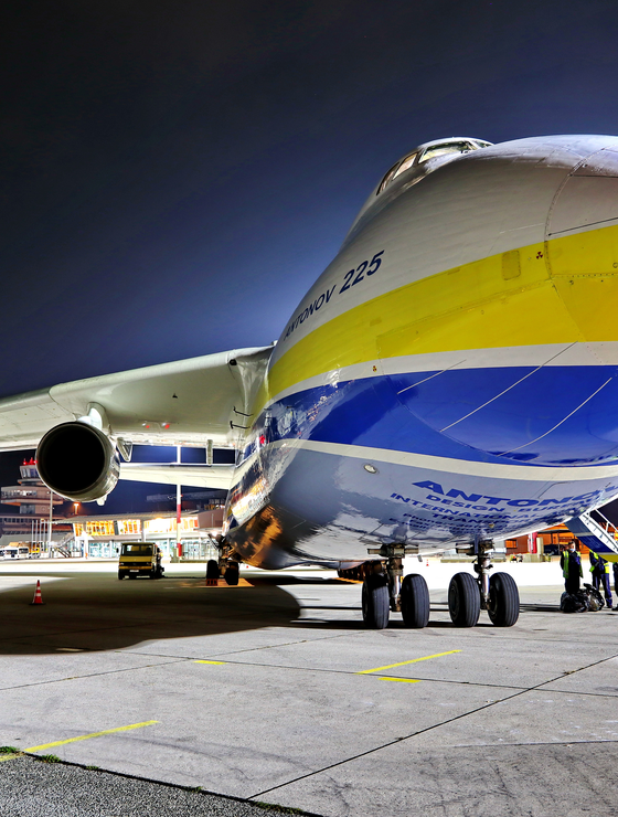 An225 von vorne bei Nacht | © Linz Airport