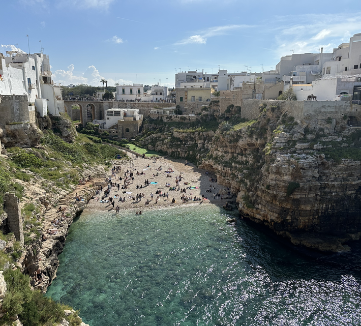 Berühmter Strand Cala Porto in Polignano a Mare | © Linz Airport