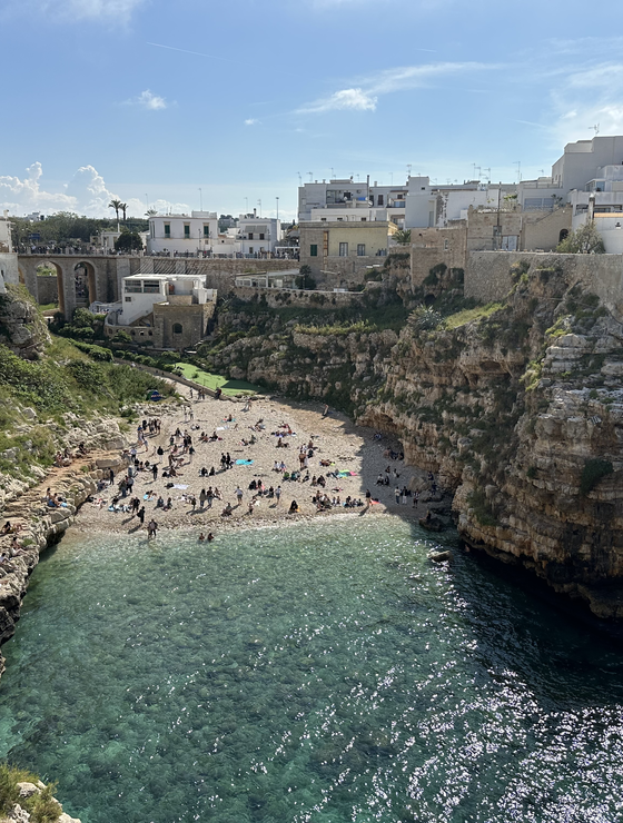 Berühmter Strand Cala Porto in Polignano a Mare | © Linz Airport