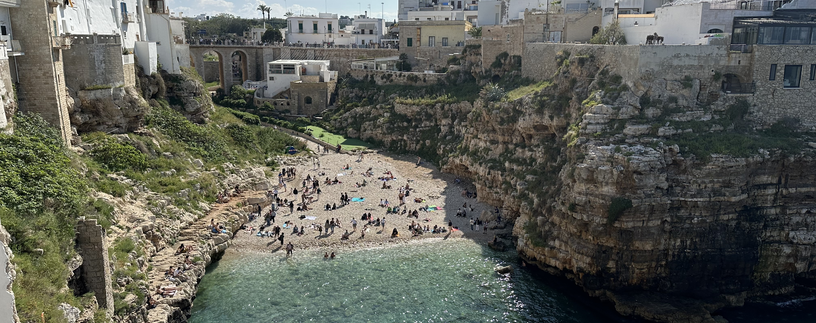 Berühmter Strand Cala Porto in Polignano a Mare | © Linz Airport