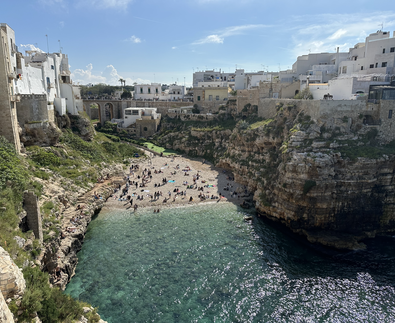 Berühmter Strand Cala Porto in Polignano a Mare | © Linz Airport