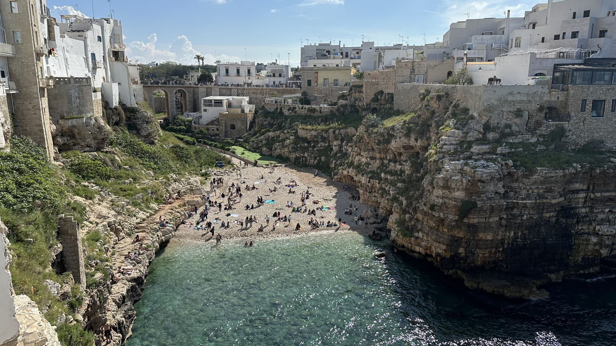 Berühmter Strand Cala Porto in Polignano a Mare | © Linz Airport