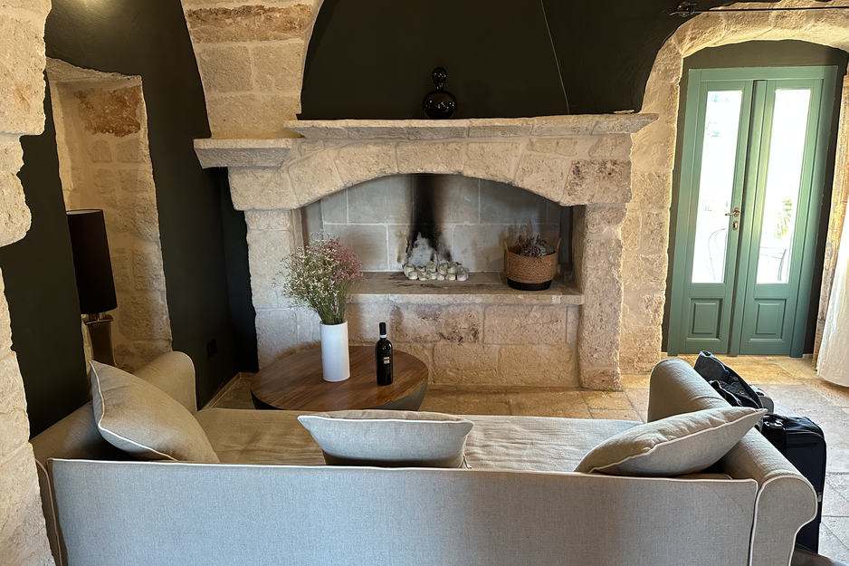 Wohnraum in der Masseria Bambarone | © Linz Airport