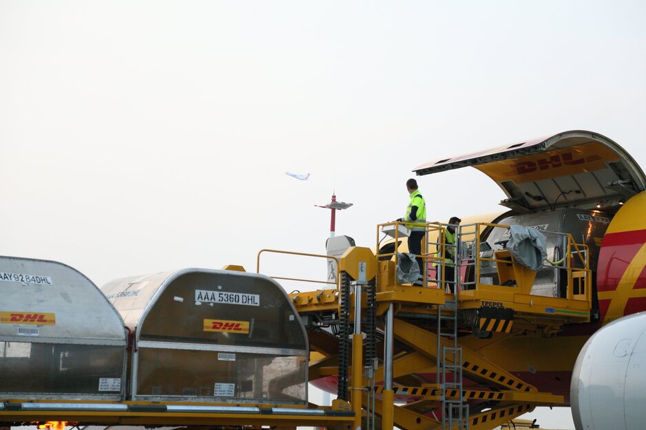 Beladen Frachtflugzeug mit Containern | © Linz Airport