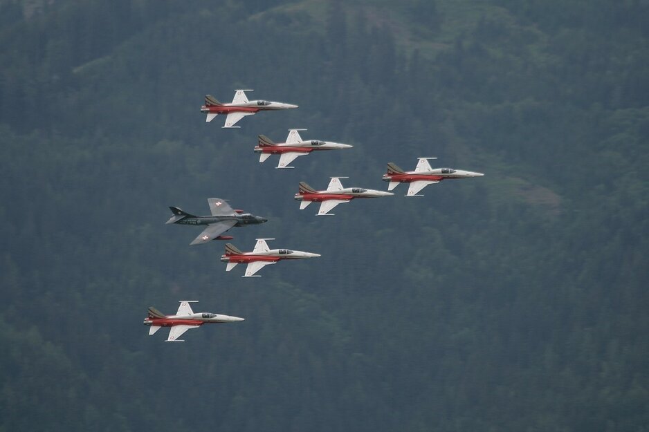 Kampfjets in Formation  | © Linz Airport