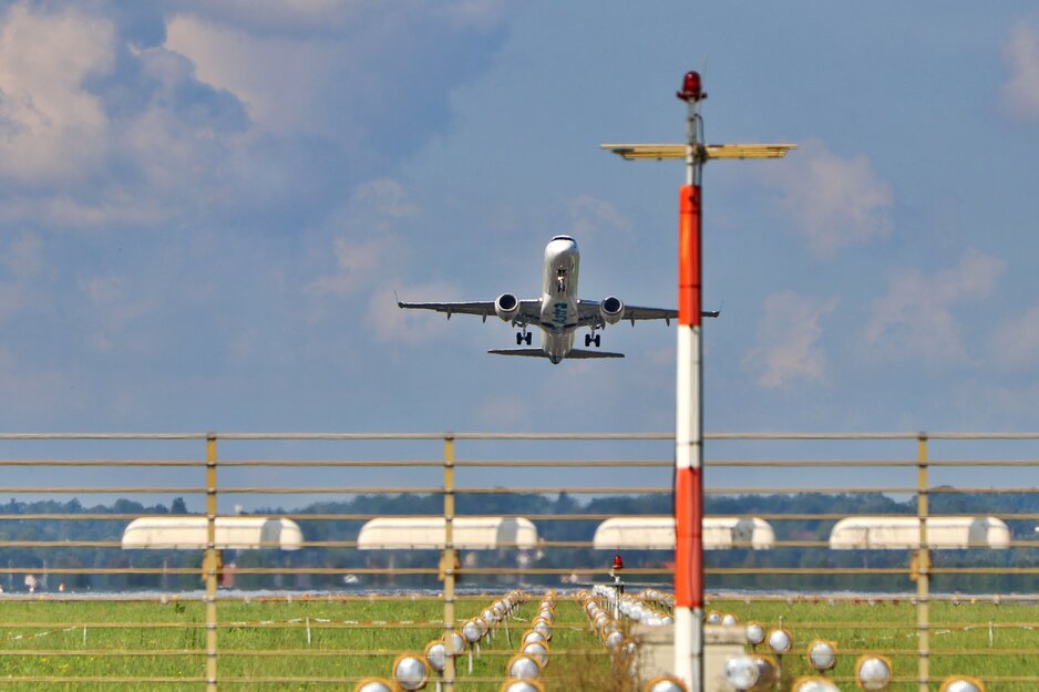 Flugzeug im Anflug über ILS System | © Linz Airport
