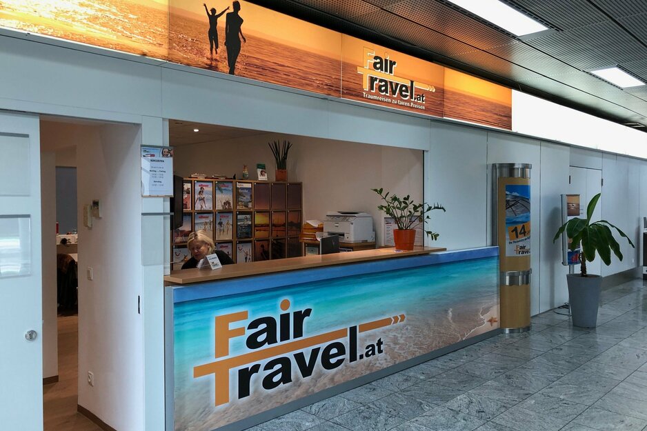 Reisebürocounter von Fair Travel in der Ladenstraße | © Linz Airport