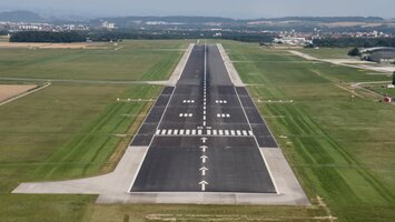 Luftbild der Start- und Landebahn | © Linz Airport