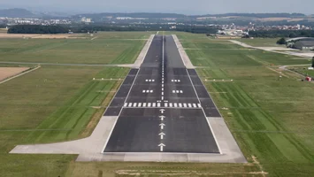 Luftbild der Start- und Landebahn | © Linz Airport
