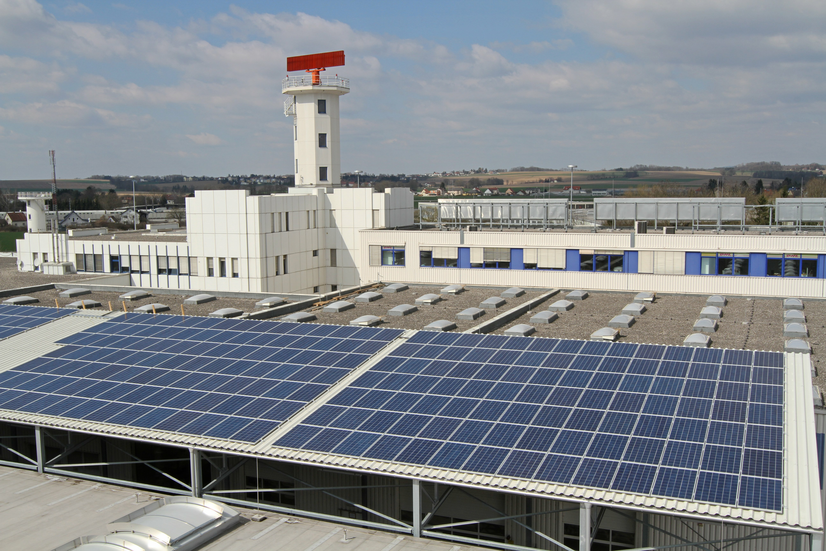 Photovoltaikanlage auf Dach Kalthalle | © Linz Airport