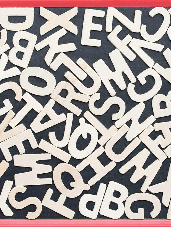 ABC auf schwarzer Tafel | © Envato Elements