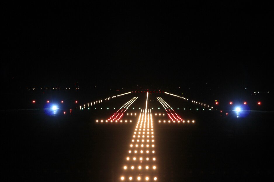 Lichter im Anflug bei Nacht | © Linz Airport