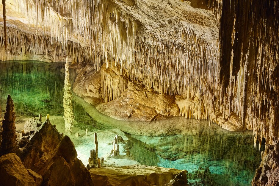 Unterirdischer See in der Drachenhöhle | © Envato Elements