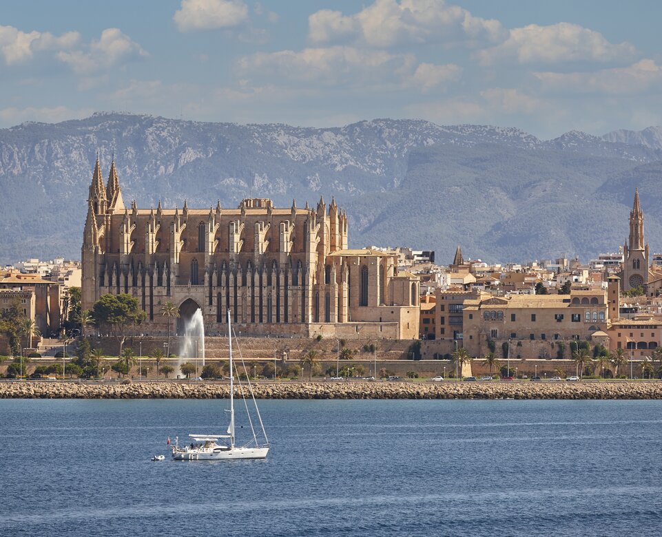 Kathedrale von Palma meerseitig | © Envato Elements