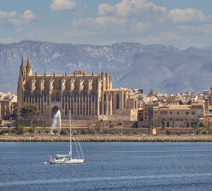 Kathedrale von Palma meerseitig | © Envato Elements