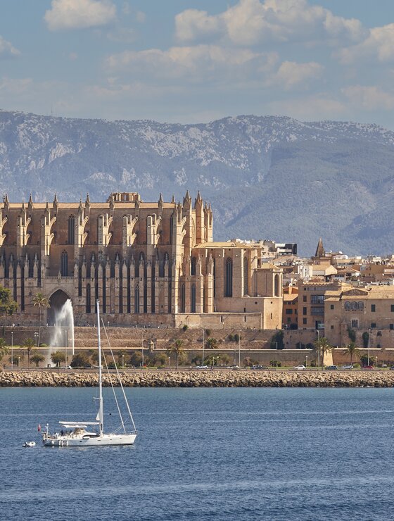 Kathedrale von Palma meerseitig | © Envato Elements