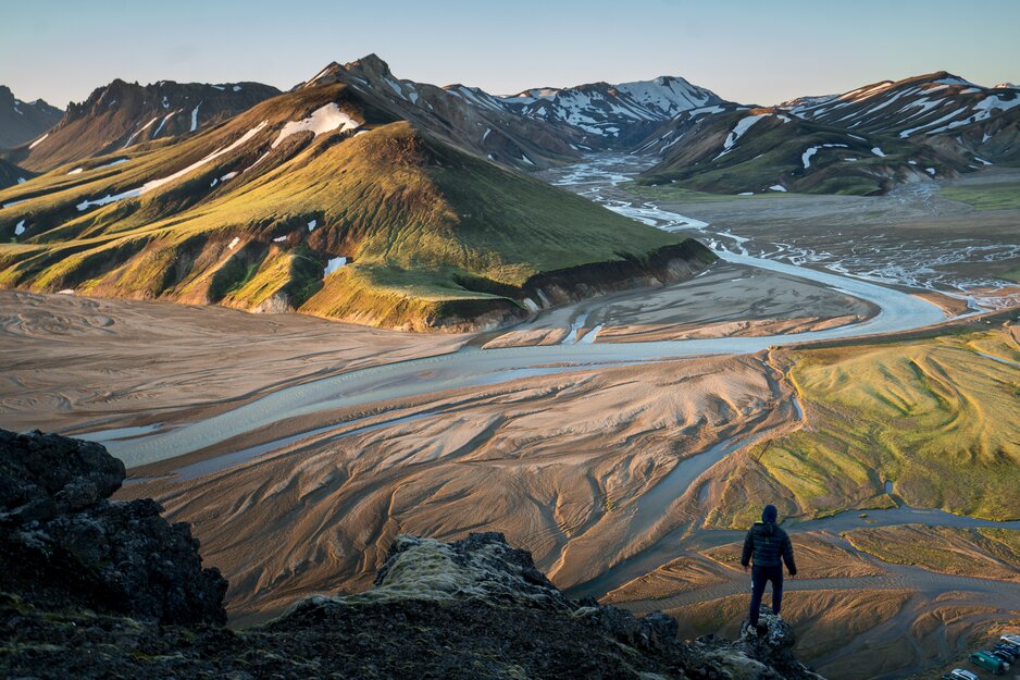 Isländische Berg- und Flusslandschaft | © unsplash