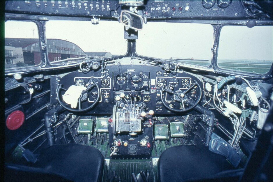 Cockpit vor ca. 80 Jahren | © Linz Airport