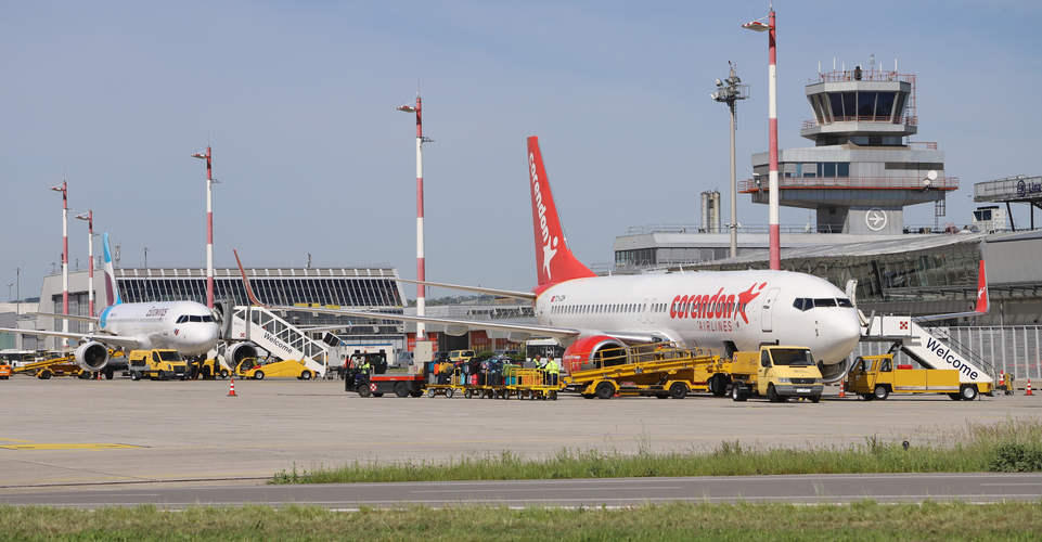 Am Vorfeld Corendon Airlines und Eurowings