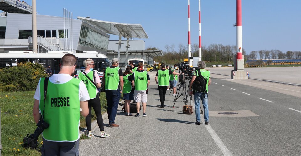 pressefotografen_am_vorfeld