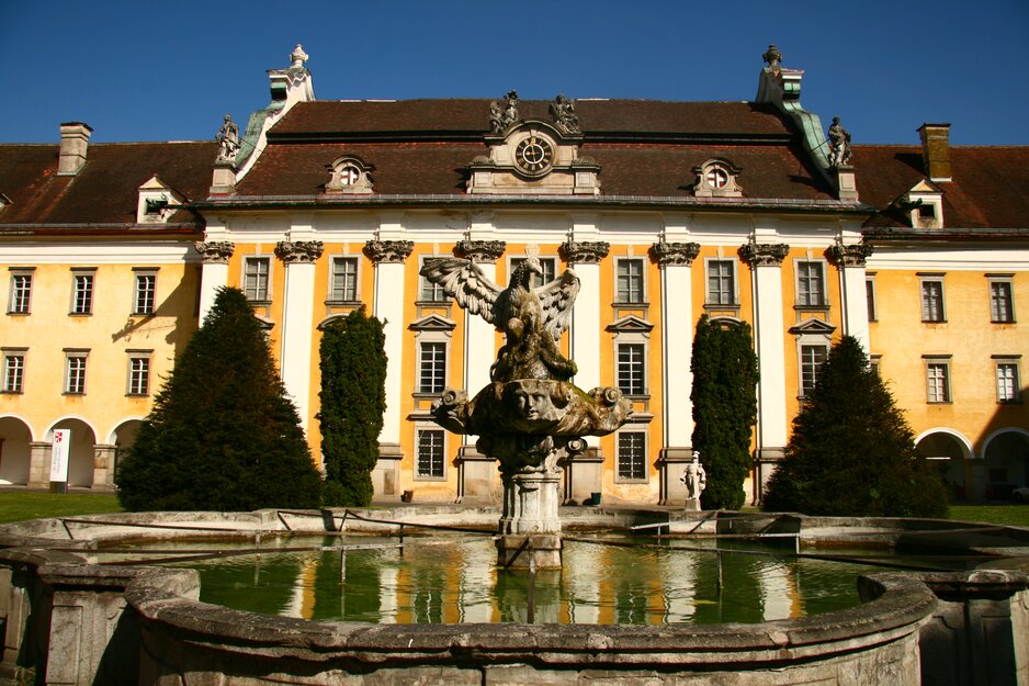 Innenhof_Stift St._Florian_mit_Brunnen