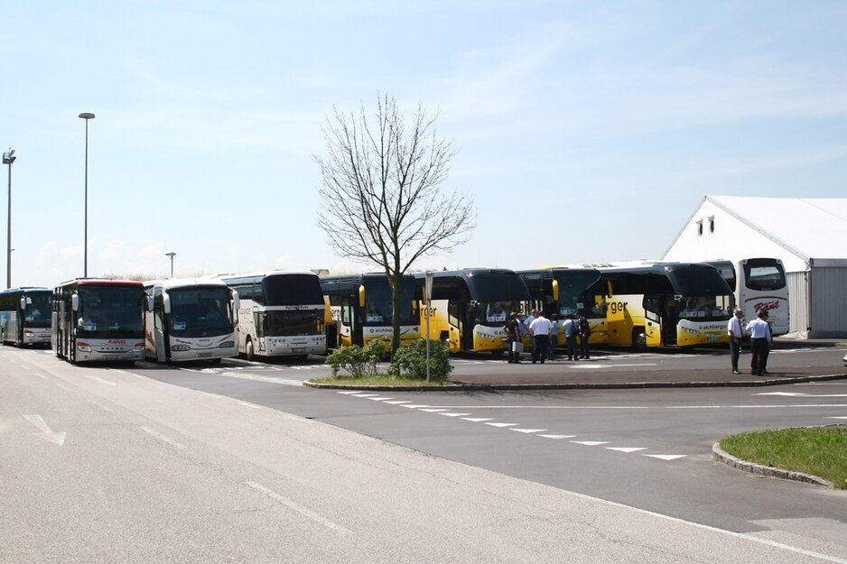 Busparkplatz_vor_Terminal