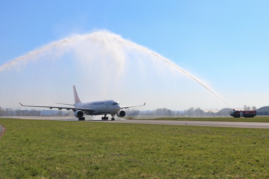 Erstlandung_Turkish_Cargo_mit_Wasserfontaine